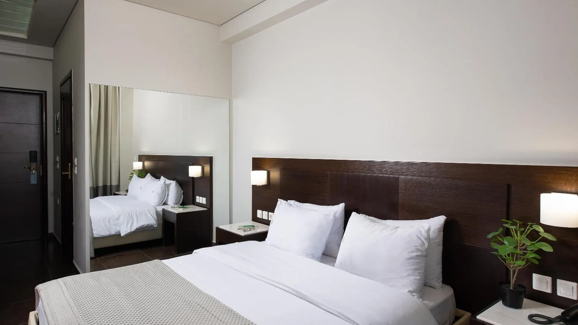 Heaven Hotel Neon Rysion